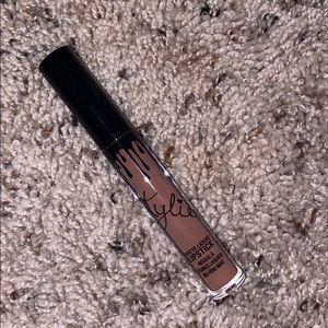 Kylie Cosmetics matte liquid lipstick in Maliboo